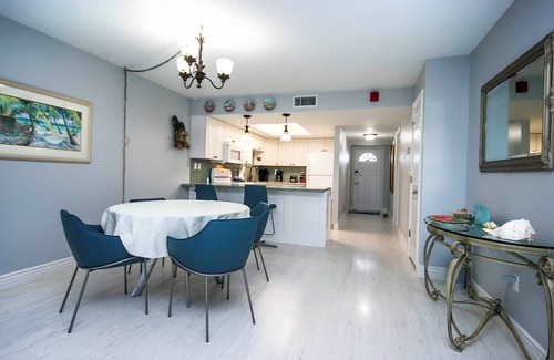 Sanibel Condo | Sanibel Island condo | Steps from the beach - Breakers West C3