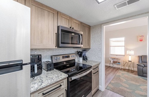 Gulf Breeze House | Sanibel Solace | New Property, Minutes to the Pensacola Beach and Downtown Pensacola