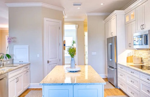 Murex Lakes House | Sanibel Spacious Lakefront Retreat, Steps to Scenic Shores,Shelling and Fishing