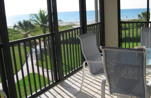 Sanibel Condo | Sanibel Surf Sounds. Sparkling Direct and Sweeping Beachfront with Bikes