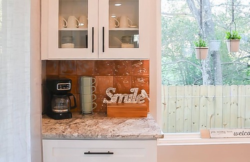 San Marcos House | SanMarcos River Retreat|Modern|Spacious|Sleeps 12!