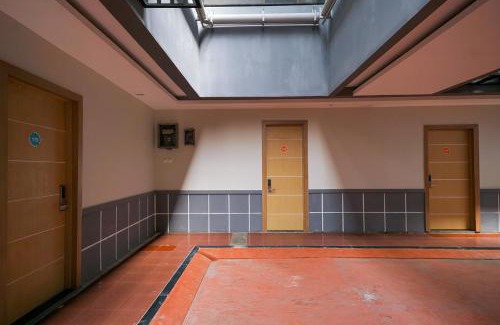 Jakarta Hotel | Sans Hotel Rumah Kita Daan Mogot by RedDoorz