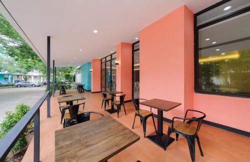 Bekasi Hotel | Sans Hotel The Green Bekasi by RedDoorz
