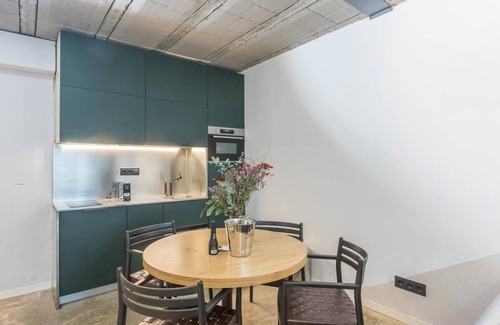Sant Gervasi Apartment | Sant Gervasi apt. w/lovely shared terrace.