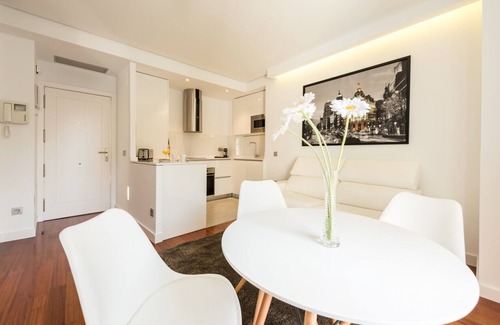 Huertas Apartment | Santa Ana Plaza