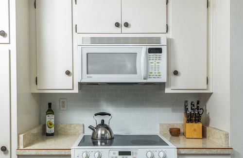 Hidden Valley Condo | Santa Barbara 2 Bedroom, 2 bath, home w/heated pool, & garage