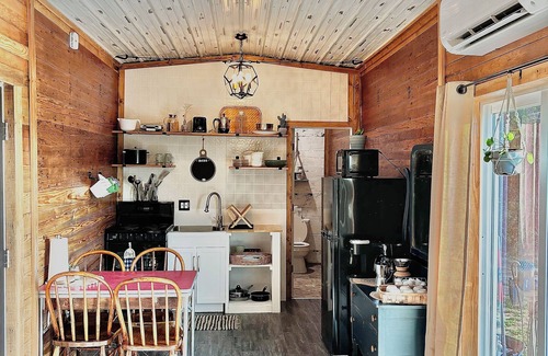 Hutchinson House | Santa Fe Chief Traincars Private and Secluded Retreat in the Country.