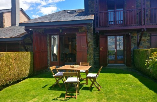 Sainte-Leocadie House | SANTA LEOCADIA VII - Three Bedroom House, Sleeps 6