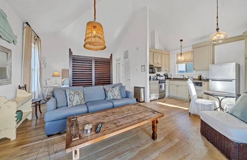 Rosemary Beach Cottage | Santa Marta: Fabulous Carriage House - South of 30a - Pet Friendly!