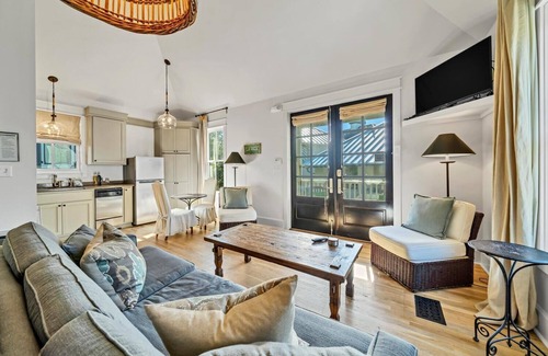 Rosemary Beach Cottage | Santa Marta: Fabulous Carriage House - South of 30a - Pet Friendly!