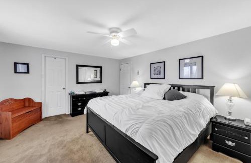 North Creek House | Santanoni 60H - Renovated Townhome with Privacy