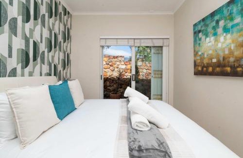 Camps Bay Apartment | Sante Fe' Cottage Private 2-Bed Escape, Camps Bay