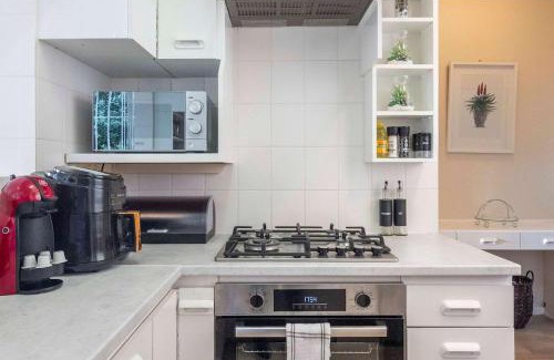 Camps Bay Apartment | Sante Fe' Cottage Private 2-Bed Escape, Camps Bay