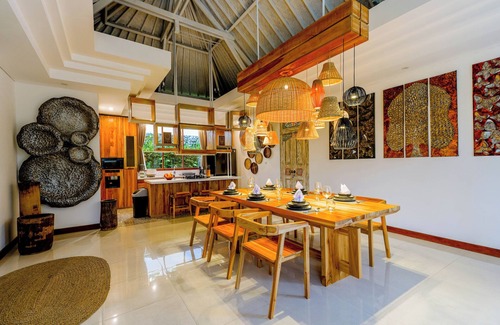Kediri Villa | Santhosa Villa Nyanyi