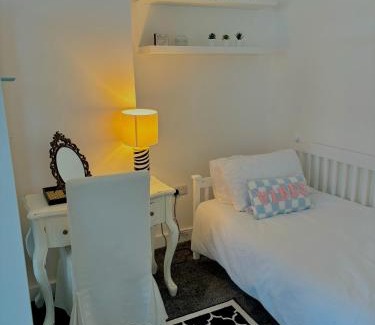 Southport Apartment | Santiago Suite 3 - A Stylish Southport Apartment