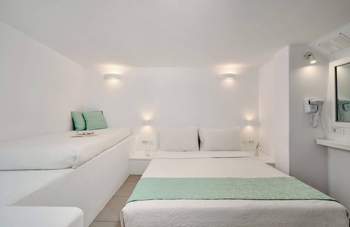 Imerovigli Hotel | Santorini Mansion Honeymoon Suite Private Jacuzzi