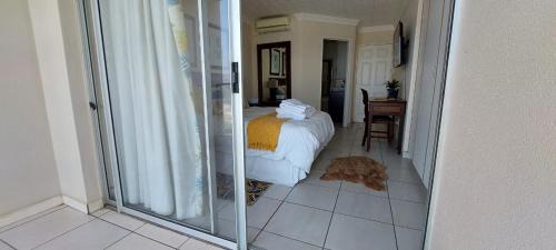 Margate Beach Apartment | Santorini, Margate