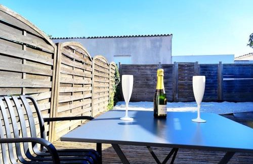 Poitiers Apartment | Santorini, Relaxing Spa, Terrace and Parking