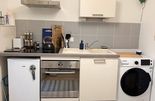 Macon Apartment | Santorini: welcome to the Cycladic island apartment in the city center