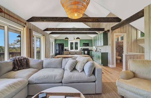 Bromley Mountain House | Sap House Hideaway | Walk to Bromley Mt w/Hot Tub