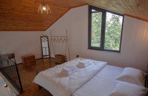 Yanik Villa | Sapanca Yanık da 1+1 Isıtma Havuzlu-Jakuzili-Şömineli- 4 Kişilik Bungalov