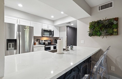 Central Scottsdale Condo | Sapphire at McCormick Ranch * Modern 2BR, 2BA Condo w/Heated Pool, Spa & Tennis Court!