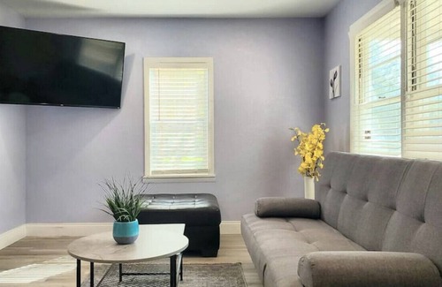 Disston Heights House | Sapphire · Cute & Comfy w/Breakfast Bar 12 mins to Beach