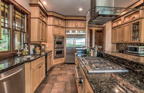 Sapphire House | Sapphire Falls Alchemy | Spectacular Lodge in the Blue Ridge Mountains
