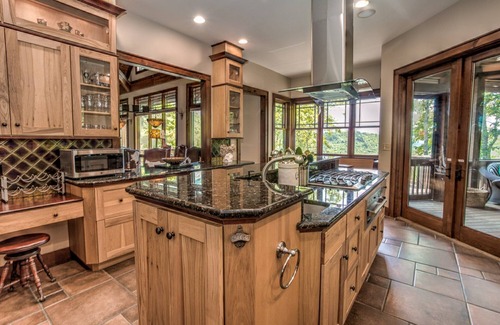 Sapphire House | Sapphire Falls Alchemy | Spectacular Lodge in the Blue Ridge Mountains