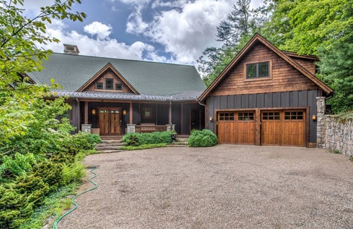 Sapphire House | Sapphire Falls Alchemy | Spectacular Lodge in the Blue Ridge Mountains