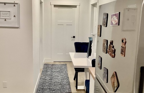 Kamloops House | Sapphire Lux Queen Suite