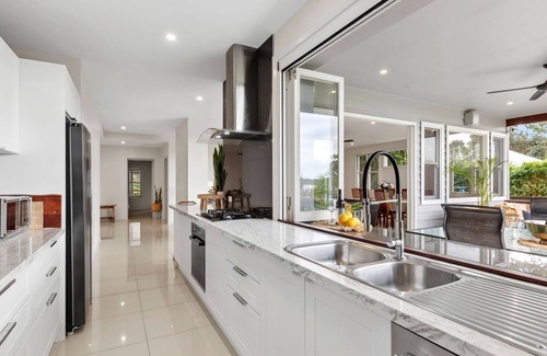 Urunga House | Sapphire Magic – A stunning waterfront escape in Urunga with beautiful river and ocean view