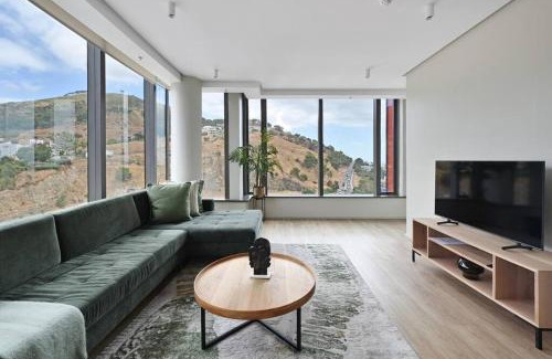 Bo'Kaap Apartment | Sara - Modern City Centre Apt - views!