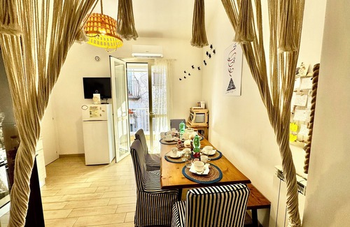 Quartieri Spagnoli Apartment | Sarah's House is waiting for you
