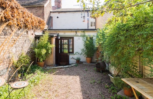 Taunton Cottage | Sarah’s Cottage Centre of Taunton Georgian Cottage