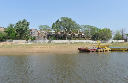 Gurugram Hotel | Saras Tourist Resort