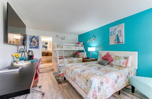 Trailer Estates Apartment | Sarasota Cay Club #612 - Heated Pool, Bunk Beds, Huge TV, Tiki Bar, More!
