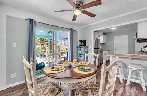 North Trail House | Sarasota Cottage w/Heated Salt Water Pool