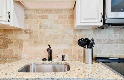 Gillespie Park Apartment | Sarasota Downtown Pet-Friendly 1BD/1BA-Lido Beach