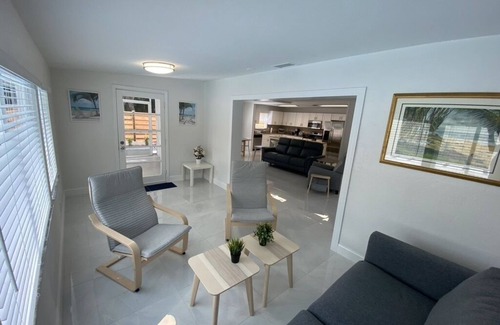 Indian Beach Sapphire Shores House | Sarasota Home Calm and Sunny in Sapphire S, 13 min. to Lido Key and 7 to Airport
