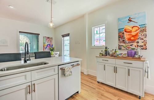Central Sarasota Cottage | Sarasota Home in Historic District w/Patio!