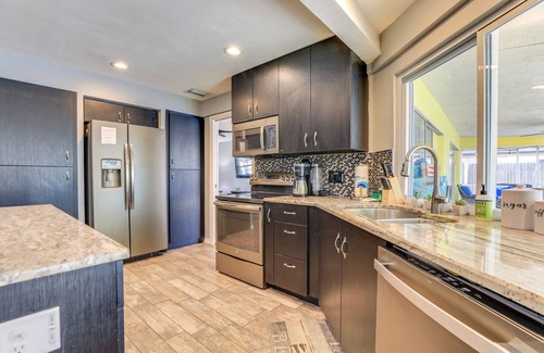 Whitfield House | Sarasota Home w/Heated Pool: 3 Mi to Airport!