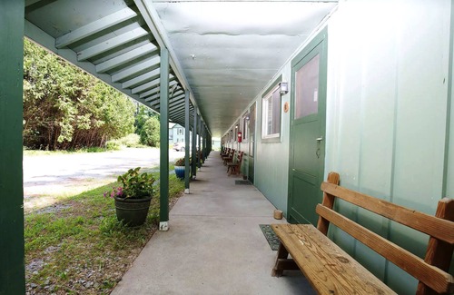 Saratoga Springs Apartment | Saratoga Garden Motel Entire Property