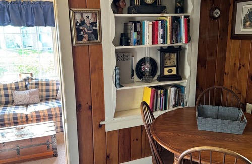 Malta Cottage | Saratoga Lake Rustic Cottage