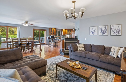 Saratoga Springs House | Saratoga Lake House with Sensational Views