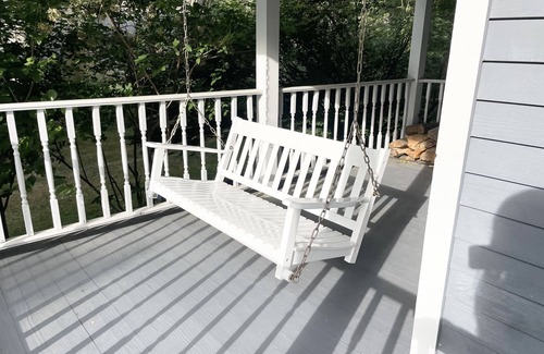 Saratoga Springs House | Saratoga Lake Family Home Close to Track, Down town & Spac! Beach & pool access!