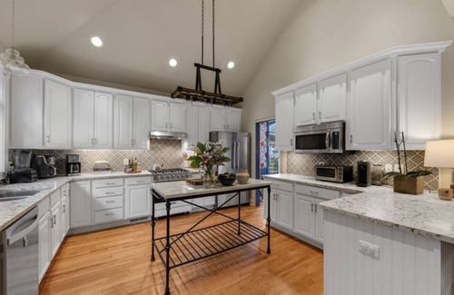 Saratoga Springs House | Saratoga Luxury Home with Lake Views and Beach!