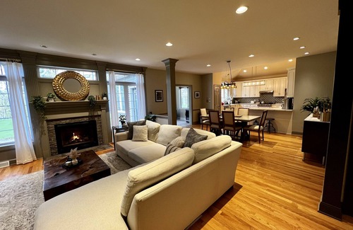 Saratoga Springs House | Saratoga Luxury Home with Lake Views and Beach!