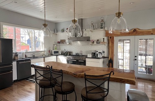 Saratoga Springs House | Saratoga Trackside Home & Walkable to Downtown