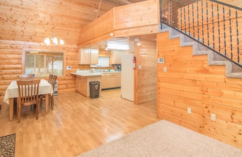 Soldotna Cabin | Sashas Place Kenai River Alaskan Log Cabin with HOT TUB - Maintained Daily